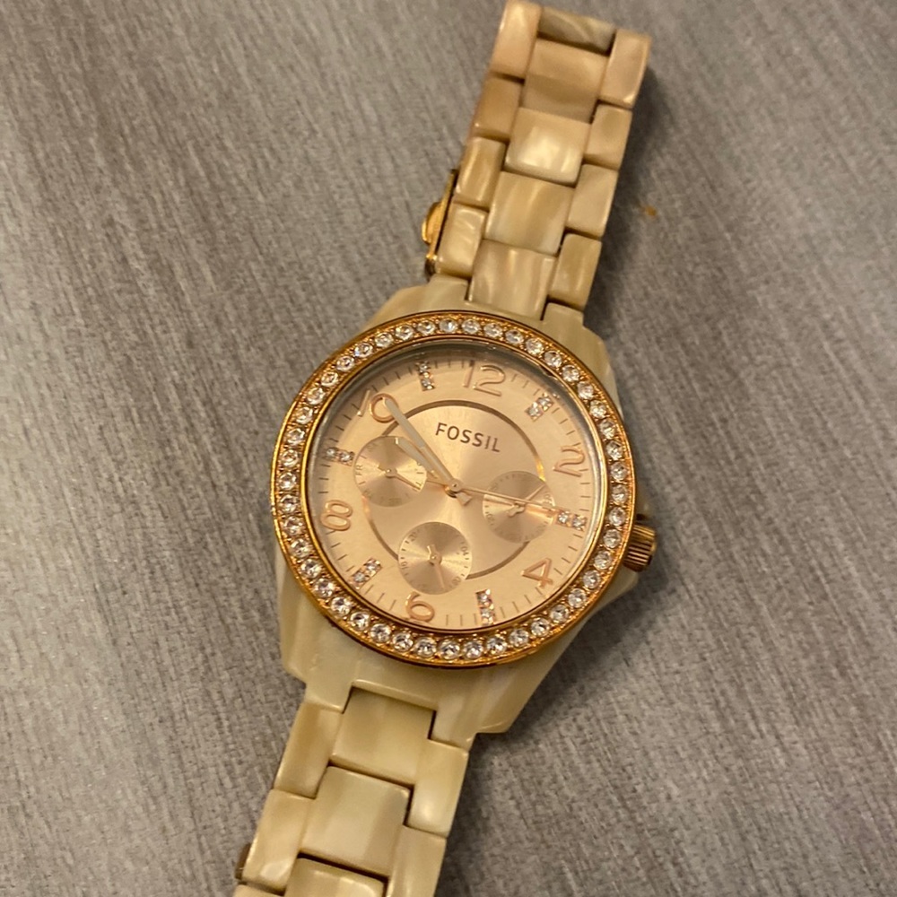 Fossil rose gold mother of pearl watch